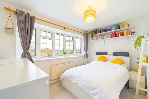 2 bedroom end of terrace house for sale, Northdown Close, Horsham RH12