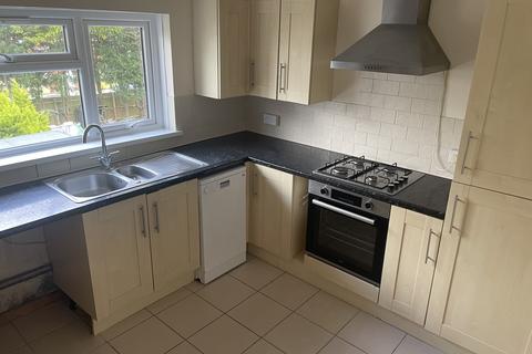 2 bedroom ground floor flat to rent, Trinidad Crescent Parkstone Poole BH12 3NN