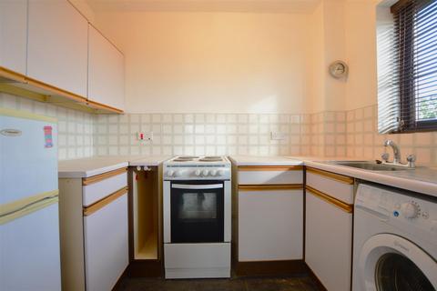 1 bedroom flat for sale, Bruce Close, Slough