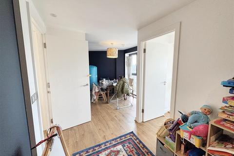 3 bedroom apartment for sale, Forest Lane, London