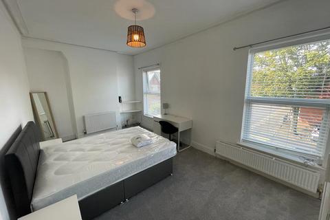 3 bedroom terraced house to rent, Beverly Road, Fallowfield, Manchester