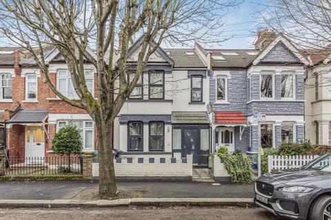 3 bedroom flat to rent, Boscombe Road, London SW19