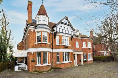 2 bedroom apartment for sale, Bridge Road, East Molesey, Surrey, KT8