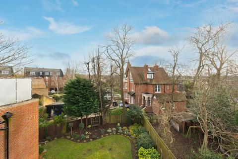 2 bedroom apartment for sale, Bridge Road, East Molesey, Surrey, KT8