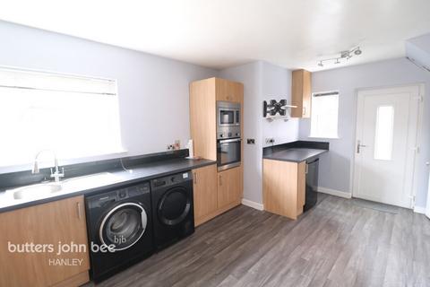 2 bedroom semi-detached house to rent, Housefield Road, STOKE-ON-TRENT