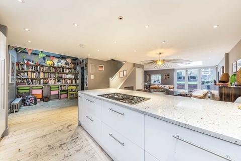 4 bedroom detached house to rent, Middleton Road, London E8