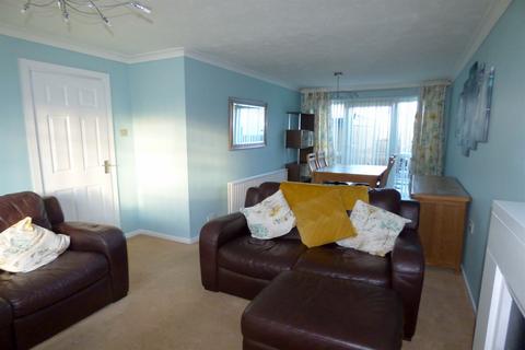 3 bedroom terraced house to rent, Truro Way, Jarrow