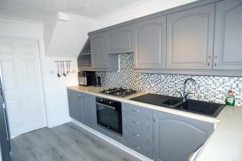 3 bedroom terraced house to rent, Truro Way, Jarrow