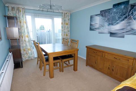 3 bedroom terraced house to rent, Truro Way, Jarrow