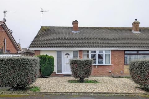 2 bedroom semi-detached bungalow for sale, Warwick Avenue, Gloucester GL4