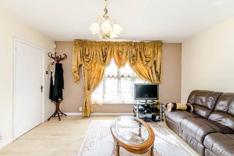 Newnham Gardens, Northolt, UB5