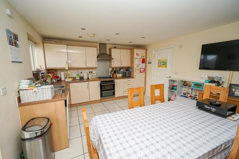 4 bedroom terraced house for sale, Heron Road, Leighton Buzzard