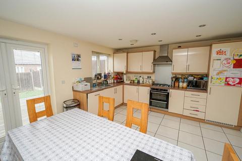 4 bedroom terraced house for sale, Heron Road, Leighton Buzzard