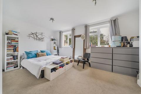 12 Southridge Place, London, SW20 8JQ