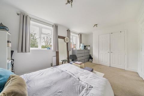 12 Southridge Place, London, SW20 8JQ