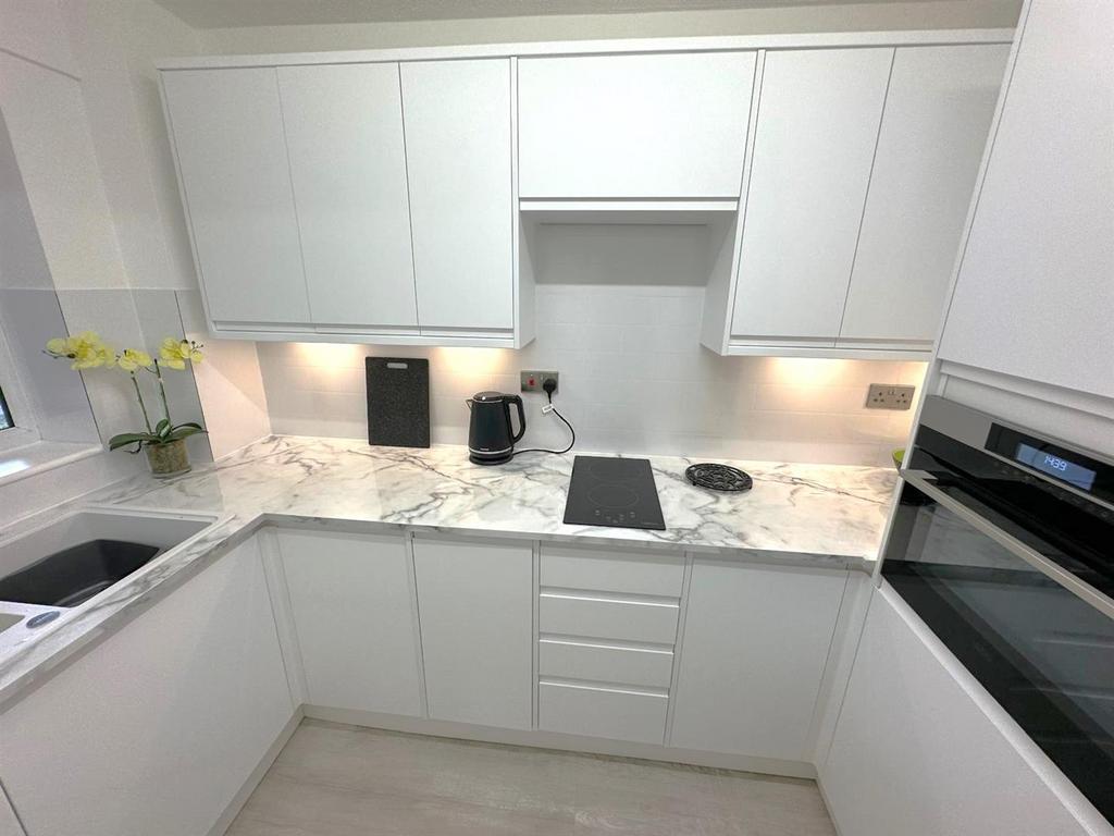 Kitchen 2.jpg
