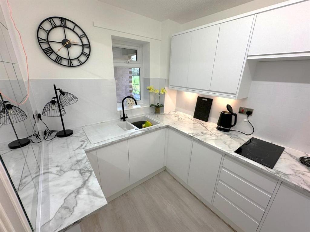 Kitchen 1.jpg