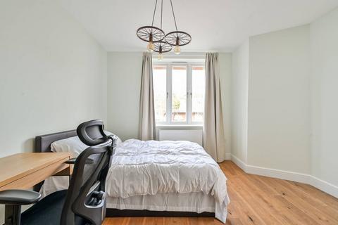 3 bedroom flat to rent, Prentis Road, Streatham, London, SW16