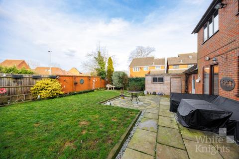 4 bedroom detached house for sale, Cutbush Close, Reading RG6