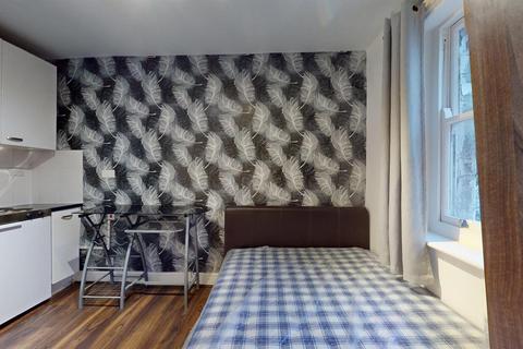 Studio to rent, Talbot Square, London