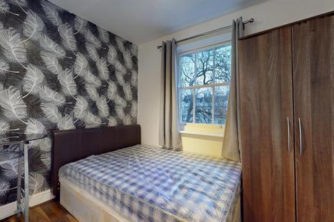 Studio to rent, Talbot Square, London