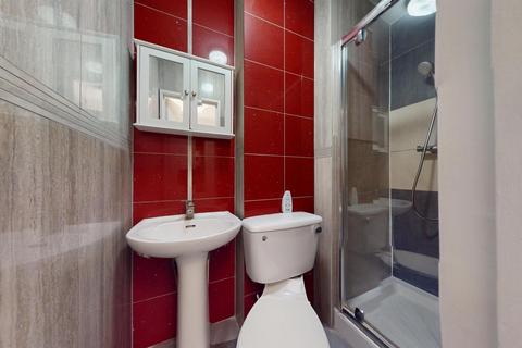 Studio to rent, Talbot Square, London