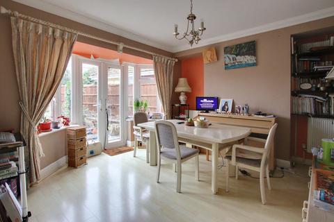 4 bedroom chalet for sale, Hartland Way, Shirley