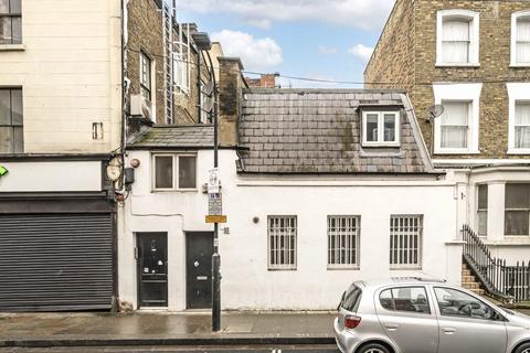 Studio to rent, Uxbridge Road, London W12