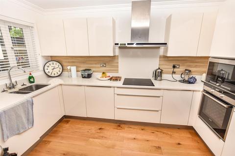 2 bedroom flat for sale, Essex Way, Benfleet