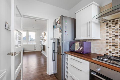 9/5 Loganlea Road, Edinburgh, EH7 6NN