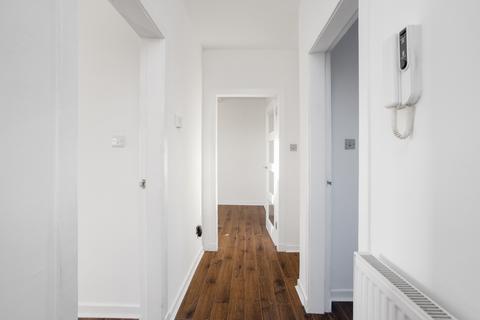 9/5 Loganlea Road, Edinburgh, EH7 6NN