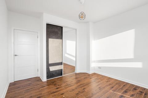 9/5 Loganlea Road, Edinburgh, EH7 6NN