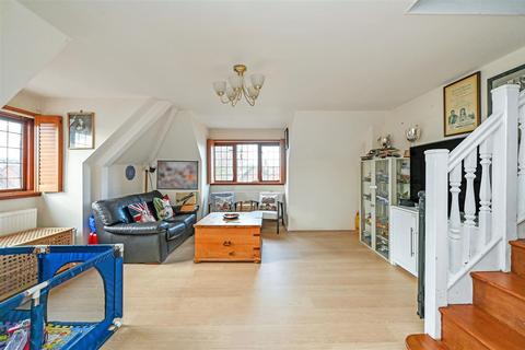 2 bedroom flat for sale, Park Road, Petersfield