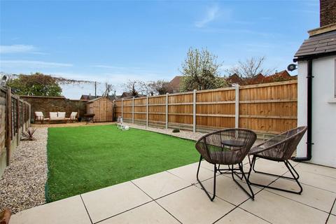 3 bedroom semi-detached house for sale, Sunningdale Avenue, Leigh-On-Sea, United Kingdom, SS9