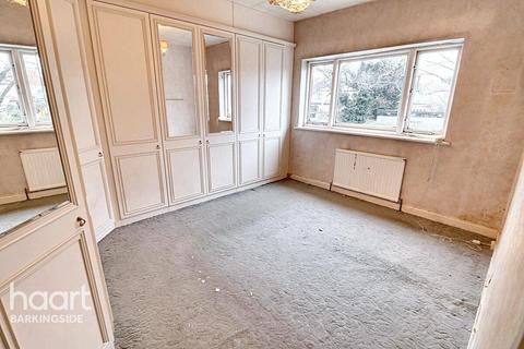 3 bedroom terraced house for sale, Gantshill Crescent, Gants Hill