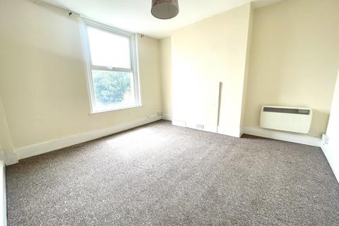 2 bedroom flat to rent, West Street, Fareham PO16