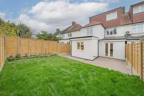 6 bedroom house to rent, Addington Drive, London, N12