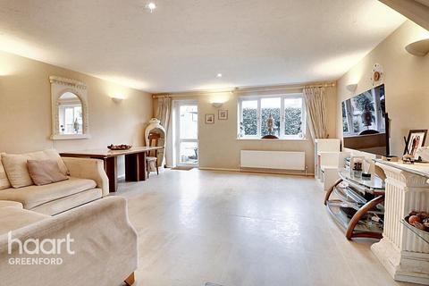 3 bedroom detached house for sale, Burket Close, Southall