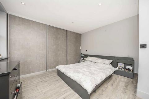 1 bedroom flat to rent, Whitechapel High Street, London E1