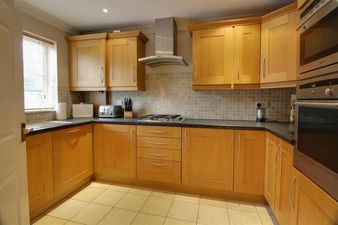 3 bedroom townhouse to rent, BISHOPS CLOSE, NORWICH