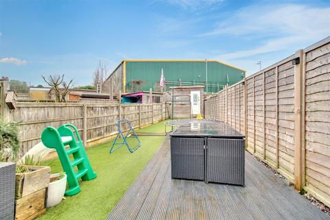 4 bedroom semi-detached house for sale, Penfold Road, Worthing