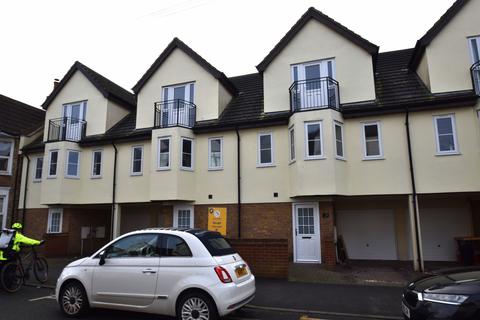 3 bedroom terraced house to rent, Leigh on Sea SS9