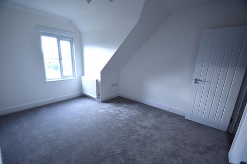 3 bedroom terraced house to rent, Leigh on Sea SS9