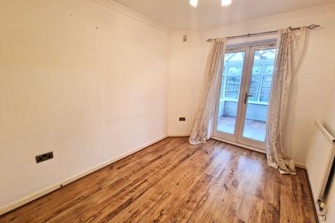 3 bedroom end of terrace house to rent, Logan Link, Wickford, Essex