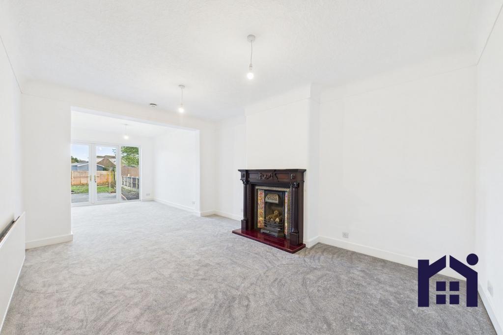 Spacious lounge