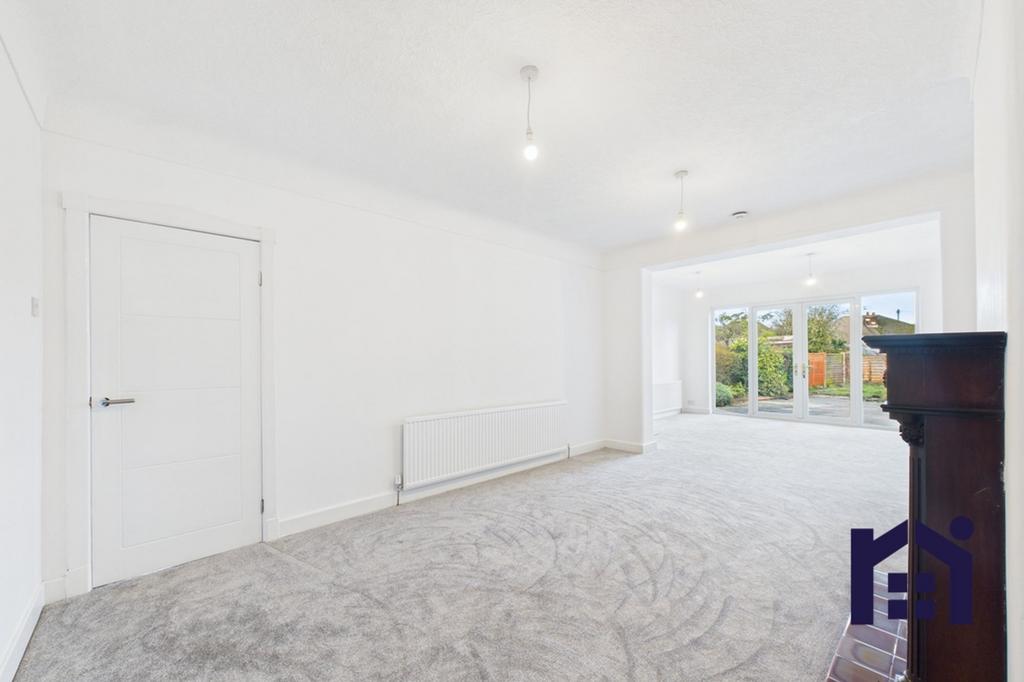 Spacious lounge