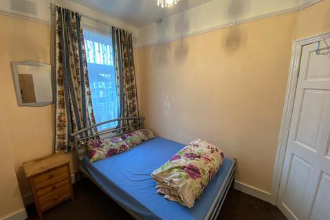 1 bedroom in a house share to rent, 18 Colinton Road Ilford IG3 9RB