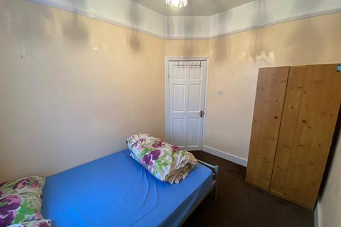 1 bedroom in a house share to rent, 18 Colinton Road Ilford IG3 9RB