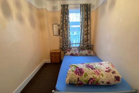 1 bedroom in a house share to rent, 18 Colinton Road Ilford IG3 9RB