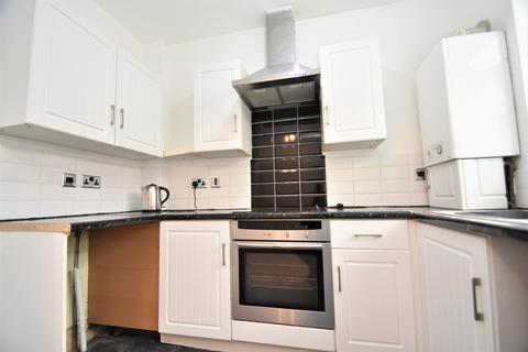 3 bedroom terraced house to rent, Warren Avenue, Southsea PO4